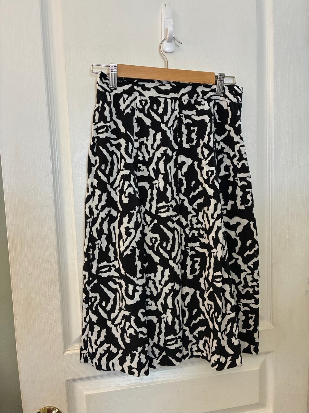 Sophisticated Vintage Black White Abstract Midi Skirt Size 10